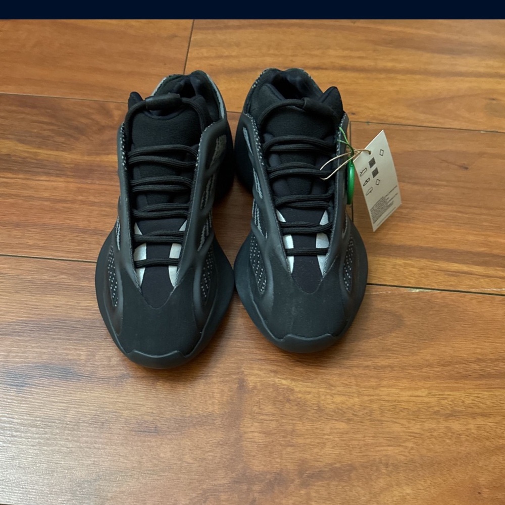 Yeezy 700 V3